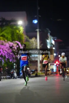 Runner Photo 1121560