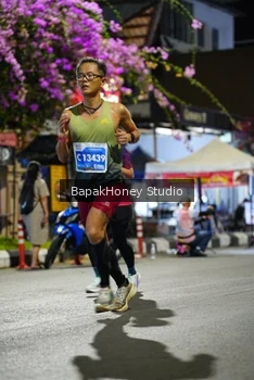 Runner Photo 1122023