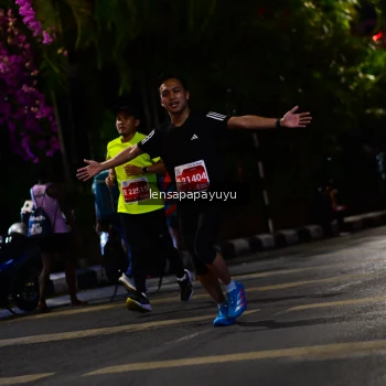 Runner Photo 1176190