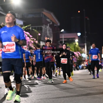 Runner Photo 1202201