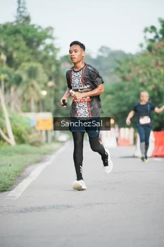 Runner Photo 1368150