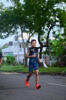 Runner Photo 1372852