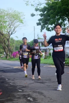 Runner Photo 1373395