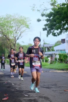 Runner Photo 1373425