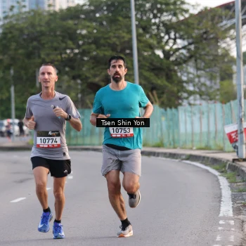 Runner Photo 1374775