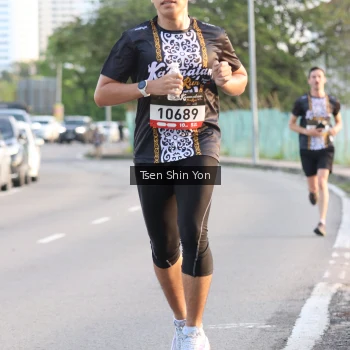 Runner Photo 1374869