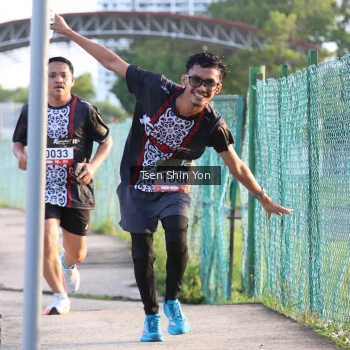 Runner Photo 1375164