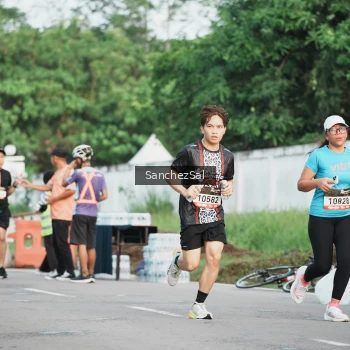Runner Photo 1389994