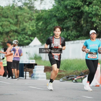 Runner Photo 1389996