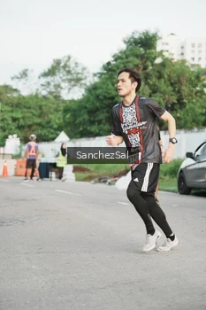 Runner Photo 1390104