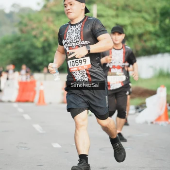 Runner Photo 1391100