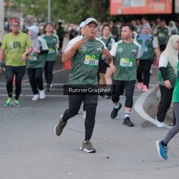Runner Photo 1413072