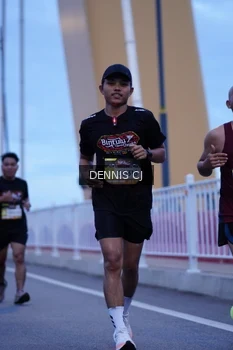 Runner Photo 1421792