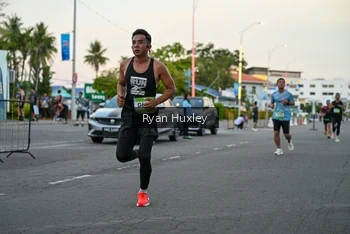 Runner Photo 1487543