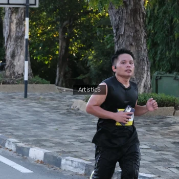 Runner Photo 1493212