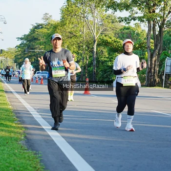 Runner Photo 1495701