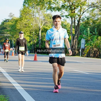 Runner Photo 1495931