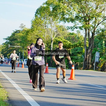 Runner Photo 1496342