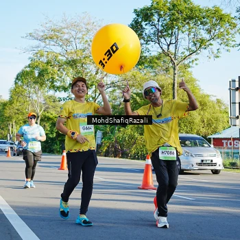Runner Photo 1496712