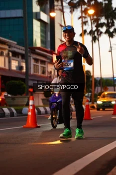 Runner Photo 1503543