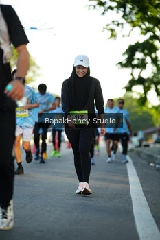 Runner Photo 1503546