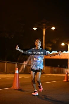 Runner Photo 1503942