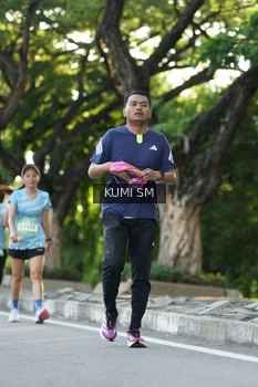 Runner Photo 1506759