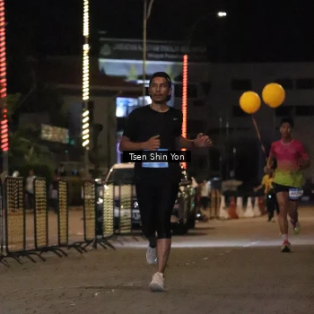 Runner Photo 1513176