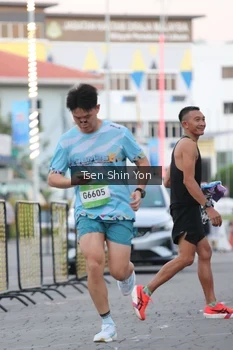 Runner Photo 1516812
