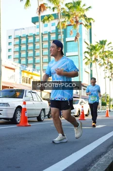 Runner Photo 1527212