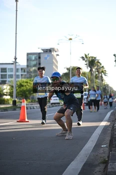 Runner Photo 1529792