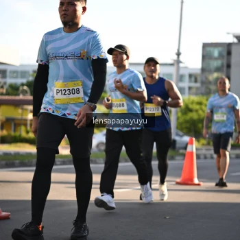 Runner Photo 1529993