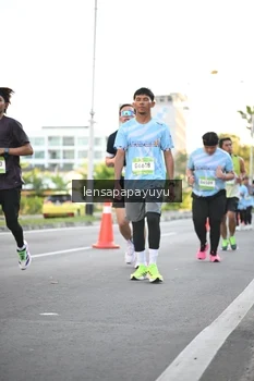 Runner Photo 1535649