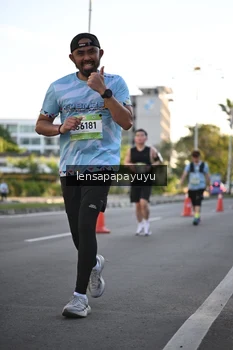 Runner Photo 1537375