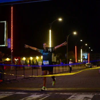 Runner Photo 1543670