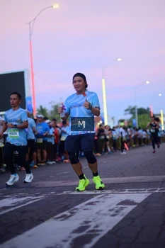 Runner Photo 1545075