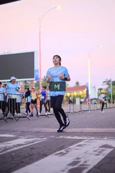 Runner Photo 1545143