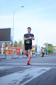 Runner Photo 1545492