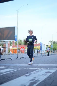 Runner Photo 1545546