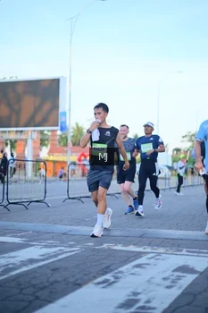 Runner Photo 1545640
