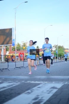 Runner Photo 1545676