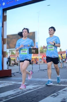 Runner Photo 1545679