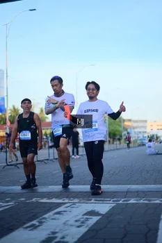 Runner Photo 1545710