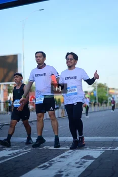 Runner Photo 1545714