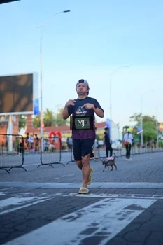 Runner Photo 1545716