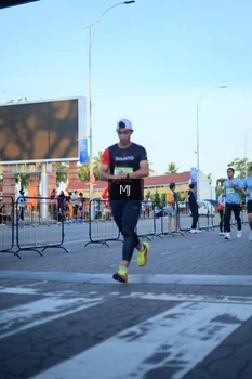 Runner Photo 1545748