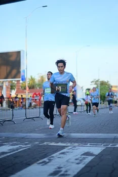 Runner Photo 1545759