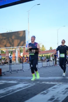 Runner Photo 1545801