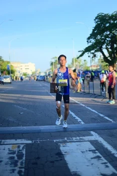Runner Photo 1546339