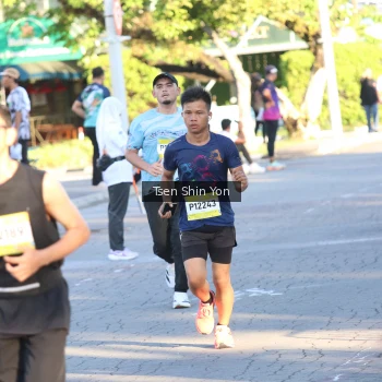 Runner Photo 1549684